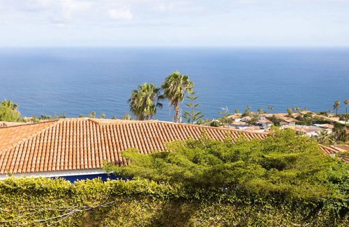Sauzal House | Vacation Home 'Casa Carolina' with Sea View, Private Terrace and Wi-Fi