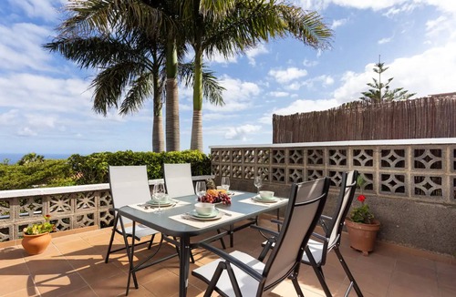 Sauzal House | Vacation Home 'Casa Carolina' with Sea View, Private Terrace and Wi-Fi