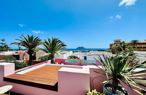 Corralejo House | Vacation Home "Casa Color" with Sea View, Private Pool & Wi-Fi