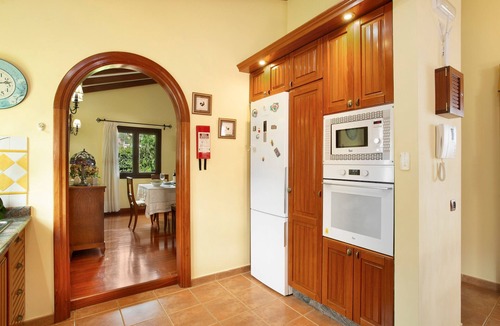 Vega de San Mateo House | Vacation Home "Casa Lucas" with Mountain View, Pool, Wi-Fi, Garden & Terrace