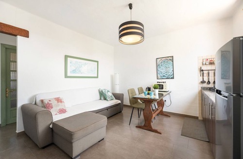 San Bartolome House | Vacation Home 'Volcanic House - in The Heart Of' with Shared Garden and Wi-Fi