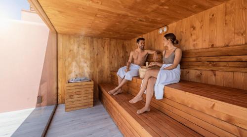 Gualdalmansa House | VACATION MARBELLA I The Signature Penthouse, Best Flat in Estepona, Sea View, Sauna, Communal and Indoor Pool, Gym, Private Heated Jacuzzi, Cutting-edge Amenities, High-End Renovation