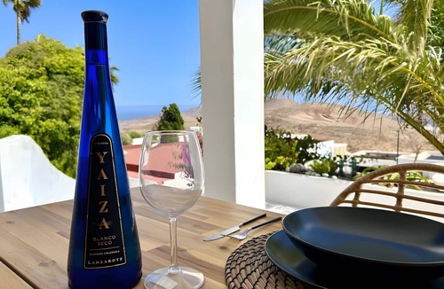 Nazaret Villa | Vacation Villa 'Haley's - Luxury in Lanzarote' with Mountain View, Private Terrace and Wi-Fi