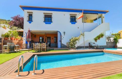 Casabermeja Ski Chalet | Vega’s Love