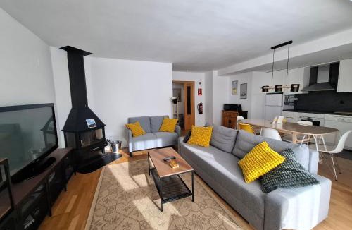Panticosa Apartment | Ventanal de Saras Petfriendly Garaje Trastero y Chimenea - Arafita Apartamentos