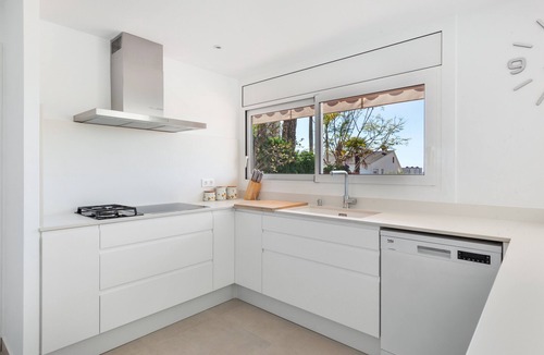 Canet de Mar Villa | Villa 'Berganti' with Private Pool, Wi-Fi, and Air Conditioning