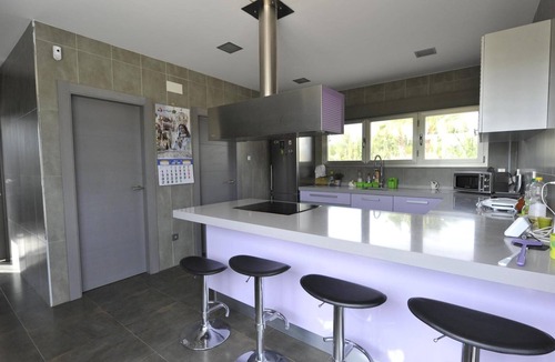 Yecla Villa | Villa 'Campo Premium' with Mountain View, Wi-Fi and Air Conditioning