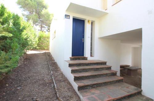 Llanca Villa | Villa Espaciosa con Jardín Cerca de la Playa - ES-228-168