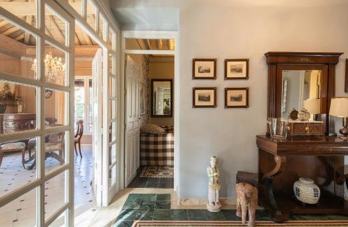 Cervantes Villa | Villa histórica con jardín y piscina cerca del centro