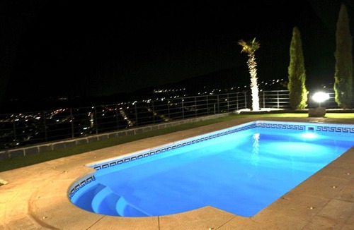Los Angeles de San Rafael Villa | Villa Los Ángeles in the Sierra de Guadarrama with Pool and Lake Views