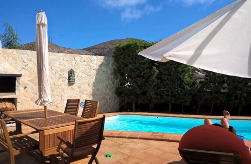 Tinajo House | Villa Macaronima with fantastic views for couples and families
