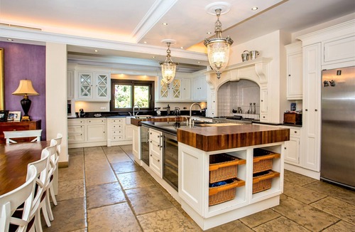 Elviria Villa | Villa Sunsets - charming villa in residential area in Elviria