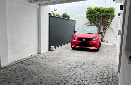 Urbanizacion Costabella House | Villa with a pool and a guest house by the beach