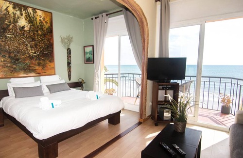 Sitges Town Center Apartment | VORAMAR LOFT BY BLAUSITGES Stunning sea views from this beach front studio