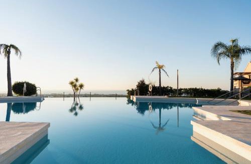 New Golden Mile Apartment | Wonderful 3-bedroom apartment with garden and amazing views Hacienda Senorio Cifuentes Marbella