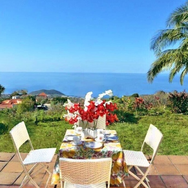 Großzüg. House with panoramic views of sea, mountains & valley + optional apartment