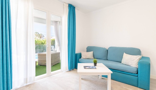 2-Bedroom Apartment 'C' with Shared Pool, Wi-Fi & Air Conditioning