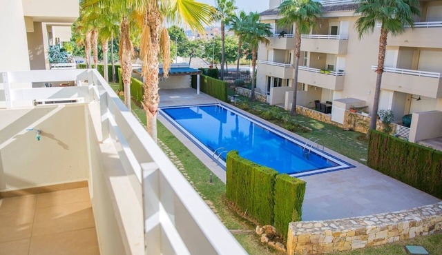 2 bedroom apartment - Sleeps 4 - Pool - Garden