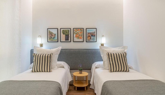 2 single beds in Chamberi