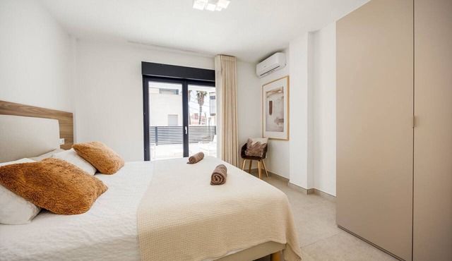 3-bedroom townhome in adorable San Pedro del Pinatar with AC