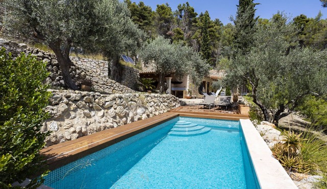 3 bedroom villa with private pool