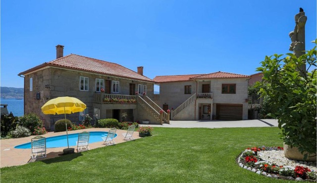 4 Bedroom Beach Front Home In Raxo