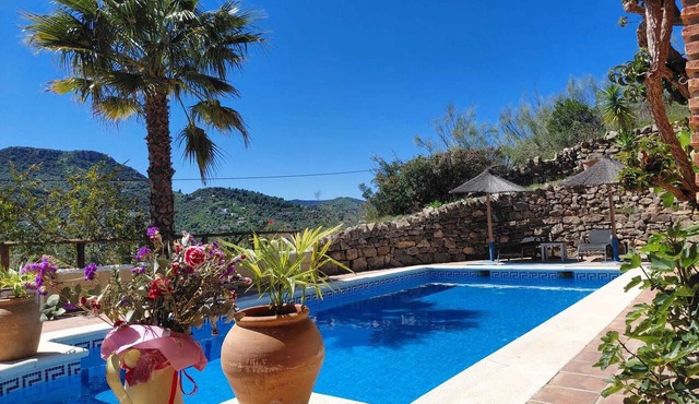 Amazing private villa, pool, 4 bedrooms 3 bathrooms, views, wifi, pizza oven