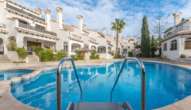 Apartment 'Casa Reina Arriba Fewo Cabo Roig' with Shared Pool, Wi-Fi and Air Conditioning