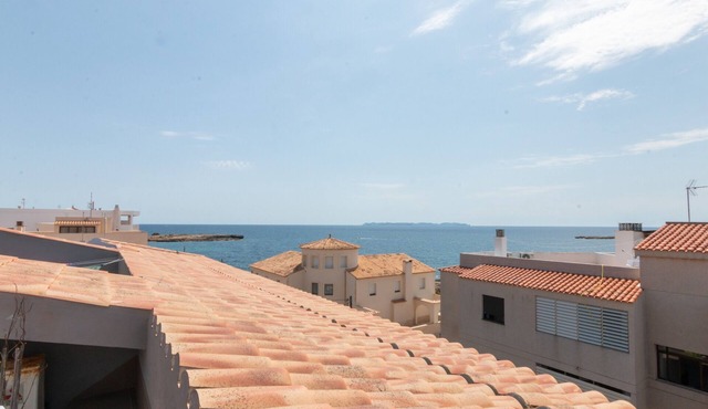 Apartment 'Cala Gaviota' with Sea Views, Wi-Fi, and Air Conditioning