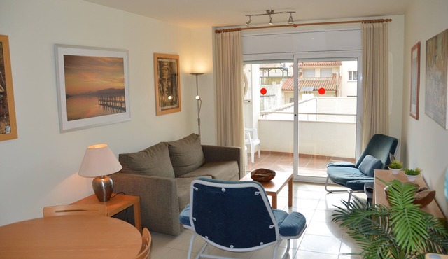 Apartment 'Estartit Park 1-1' with Shared Pool, Wi-Fi and Air Conditioning