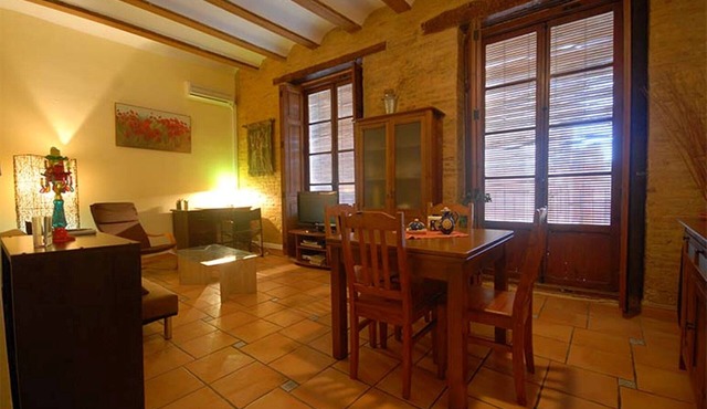APARTMENT IN THE CENTER WITH GARAGE PRIVATE PAY