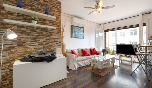 Apartment 'Melody' in Central Sitges with Private Terrace, Wi-Fi, and Air Conditioning
