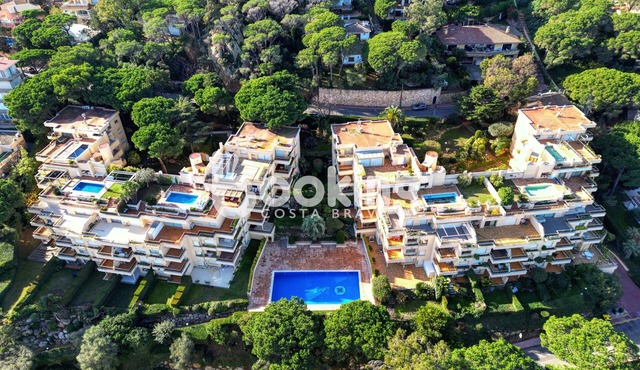 APARTMENT ON THE BAY OF S'AGARÓ WITH POOL AND PARKING IN PRESTIGIOUS AREA