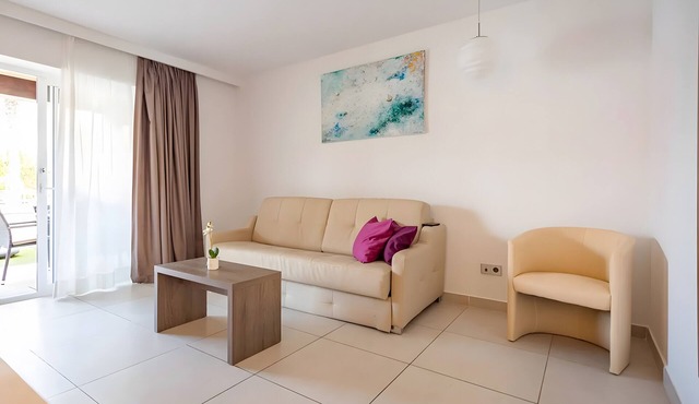 Apartment 'Standard 9' with Shared Pool, Wi-Fi and Air Conditioning