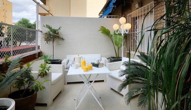 Apartment with large garden terrace near the center