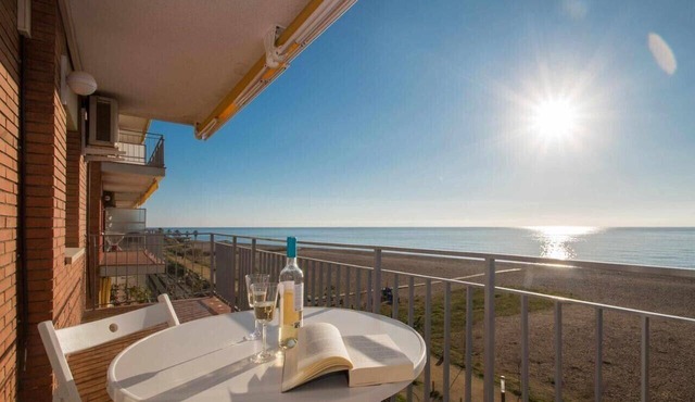 Apartment with Sea View, Terrace, and Beachfront Location