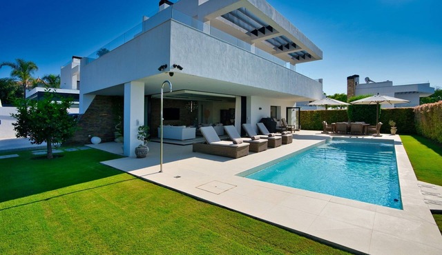Astonishing Marbella Villa | 5 Bedrooms | Villa Katya | Private Pool & Close