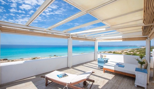 Beachfront villa in outstanding position