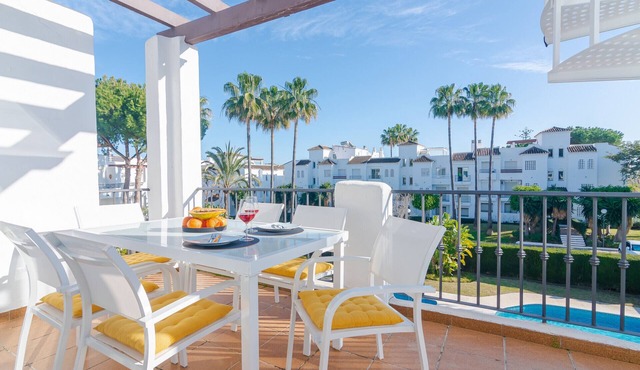 Beachside Penthouse with Rooftop Terrace & Pool