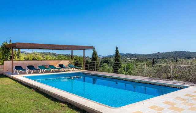 Beautiful Country House with Pool, Wi-Fi, Balcony and Terrace; Parking Available