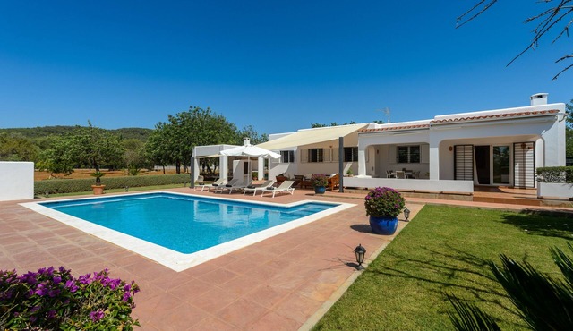 Beautiful Villa “Sa Vinyeta” with Mountain View, Air Conditioning, Pool & Terrace