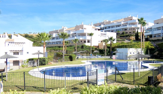 BEAUTIFUL GOLF & BEACH APARTMENT WITH POOL AND PADDLE IN TERRAZAS DE ALCAIDESA