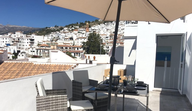 Beautiful modern 1 bed bijou town house, stunning roof terrace