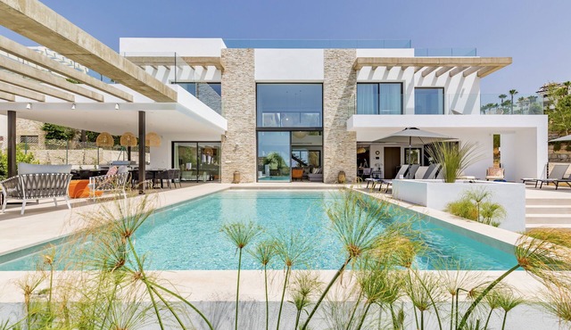 Beautiful Modern Villa 10 minutes from Marbella