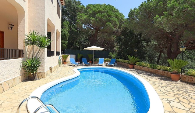 Beautiful villa with private pool, 6 people, Lloret de Mar