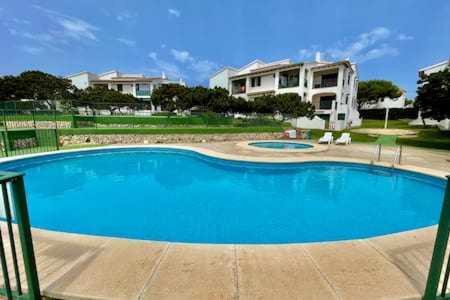 Bosch- Apartamento de 2 dormitorios con piscina.