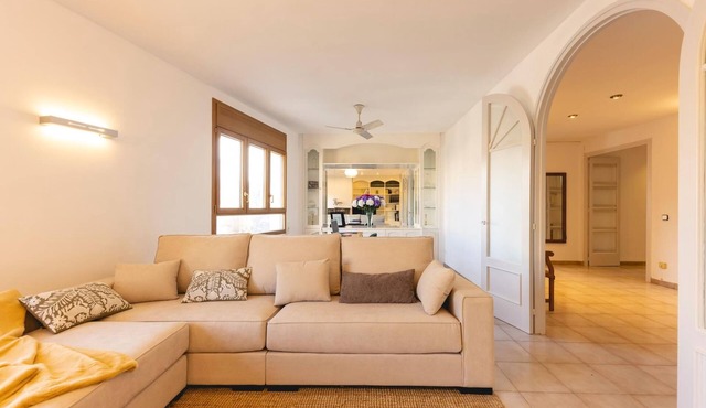 Bravissimo El Lleó, 4-bedroom apartment with views of the Mercat del Lleó