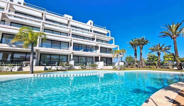 Bright Apartment with Expansive Poolside Balcony