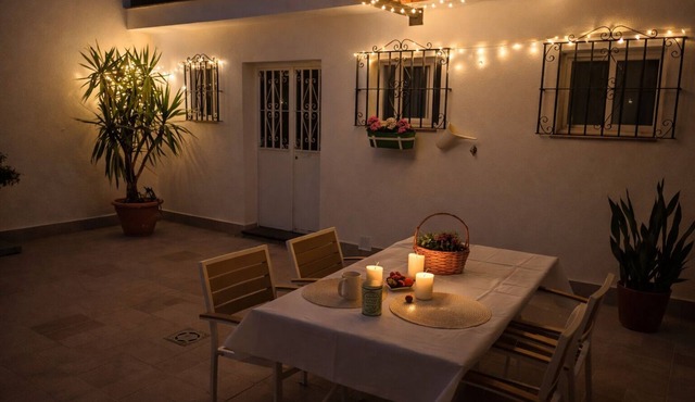 Bright house with large private patio, 200m from the beach! - ideal for families