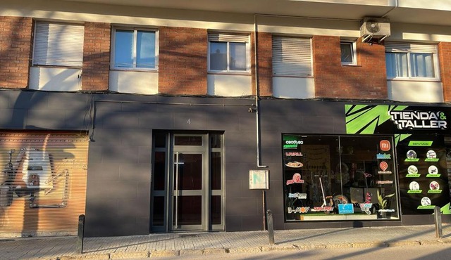 C-Escapada Barcelona-Parking Privado-AC-Metro-3hab in Cornellà de Llobregat